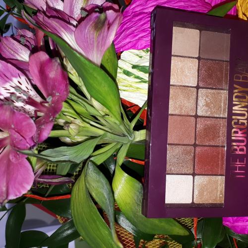 Maybelline New York The Burgundy Bar, Eyeshadow Palette (Paleta cieni do powiek) - opinie | zdjęcie do recenzji od niusiaczek22 - 1