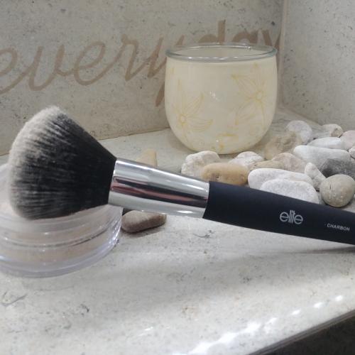Elite Model's Fashion Make-Up, Pędzel do pudru z węglem drzewnym z bambusa - opinie | zdjęcie do recenzji od Magda_1992