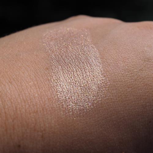Cashmere Contouring, Strobe Highlighting Liquid Cushion (Rozświetlacz z gąbęczką) - opinie | zdjęcie do recenzji od FlyPati - 1