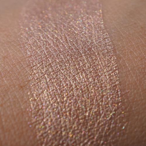 Cashmere Contouring, Strobe Highlighting Liquid Cushion (Rozświetlacz z gąbęczką) - opinie | zdjęcie do recenzji od FlyPati - 2