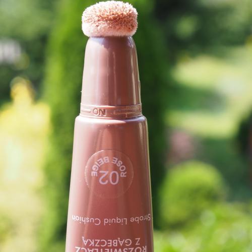 Cashmere Contouring, Strobe Highlighting Liquid Cushion (Rozświetlacz z gąbęczką) - opinie | zdjęcie do recenzji od FlyPati - 3