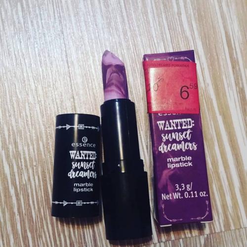 Essence Wanted, Sunset Dreamers Marble Lipstick (Pomadka do ust) - opinie | zdjęcie do recenzji od miedzia93 - 2