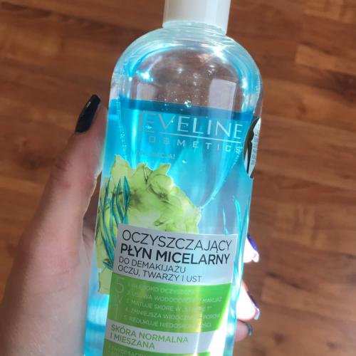 Eveline Cosmetics Oczyszczający płyn micelarny do demakijażu oczu, twarzy i ust 5 w 1 - opinie | zdjęcie do recenzji od rozarozewicz