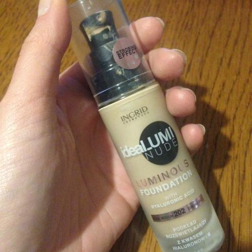 Ingrid Cosmetics IdeaLUMI Nude, Podkład rozświetlający do twarzy z kwasem hialuronowym  SPF 15 - opinie | zdjęcie do recenzji od DariaJarkowska