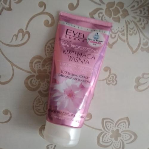 Eveline Cosmetics SPA! Professional, Luksusowy balsam regenerująco-kojący `Kwitnąca wiśnia` - opinie | zdjęcie do recenzji od MoniaPasi