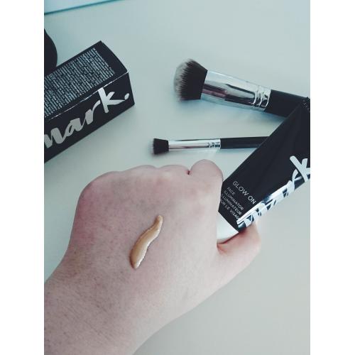 Avon Mark., Glow On, Face Illuminator (Rozświetlająca baza pod makijaż) - opinie | zdjęcie do recenzji od Marcjanna94