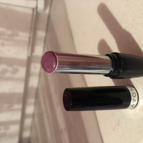 Avon Ultra Colour Indulgence Lipstick (Szminka do ust `Zmysłowa przyjemność`) - opinie | zdjęcie do recenzji od monikape18