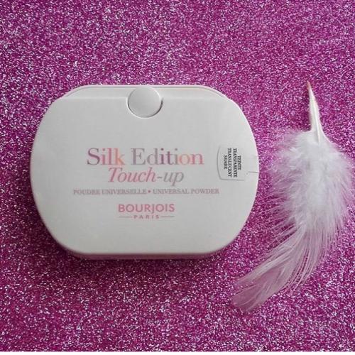 Bourjois Silk Edition, Touch-up Universal Powder (Puder transparentny) - opinie | zdjęcie do recenzji od MamaTestuje_