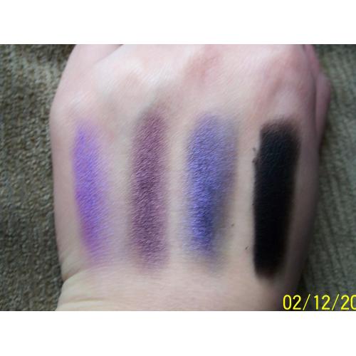 Revolution Beauty (Makeup Revolution) Give Them Nightmares, Eyeshadow Palette (Paleta 18 cieni do powiek) - opinie | zdjęcie do recenzji od Smerfeta83 - 3