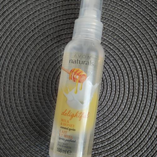 Avon Naturals, Milk & Honey, Scented Spritz (nowa wersja) (Pachnąca mgiełka do ciała 'Mleko i miód') - opinie | zdjęcie do recenzji od ksanaru