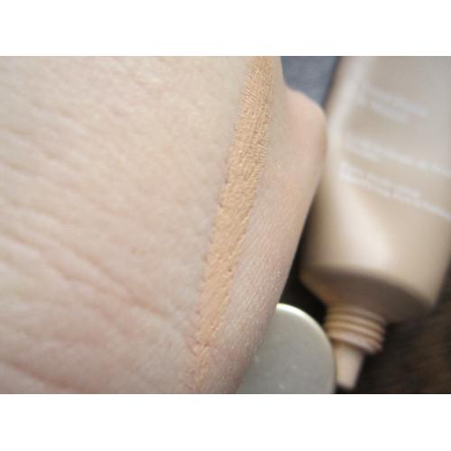 Clarins Teint Pores & Matité, Pore Perfecting Mattifying Foundation (Podkład matujący i redukujący widoczność porów) - opinie | zdjęcie do recenzji od Wardruna - 3