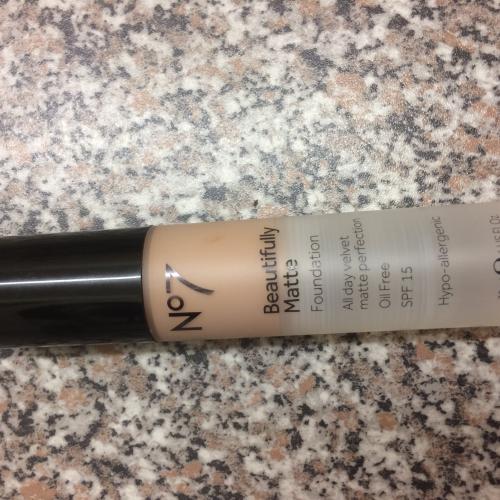 No7 Beautifully Matte Foundation (Podkład matujący do twarzy) - opinie | zdjęcie do recenzji od agusia127